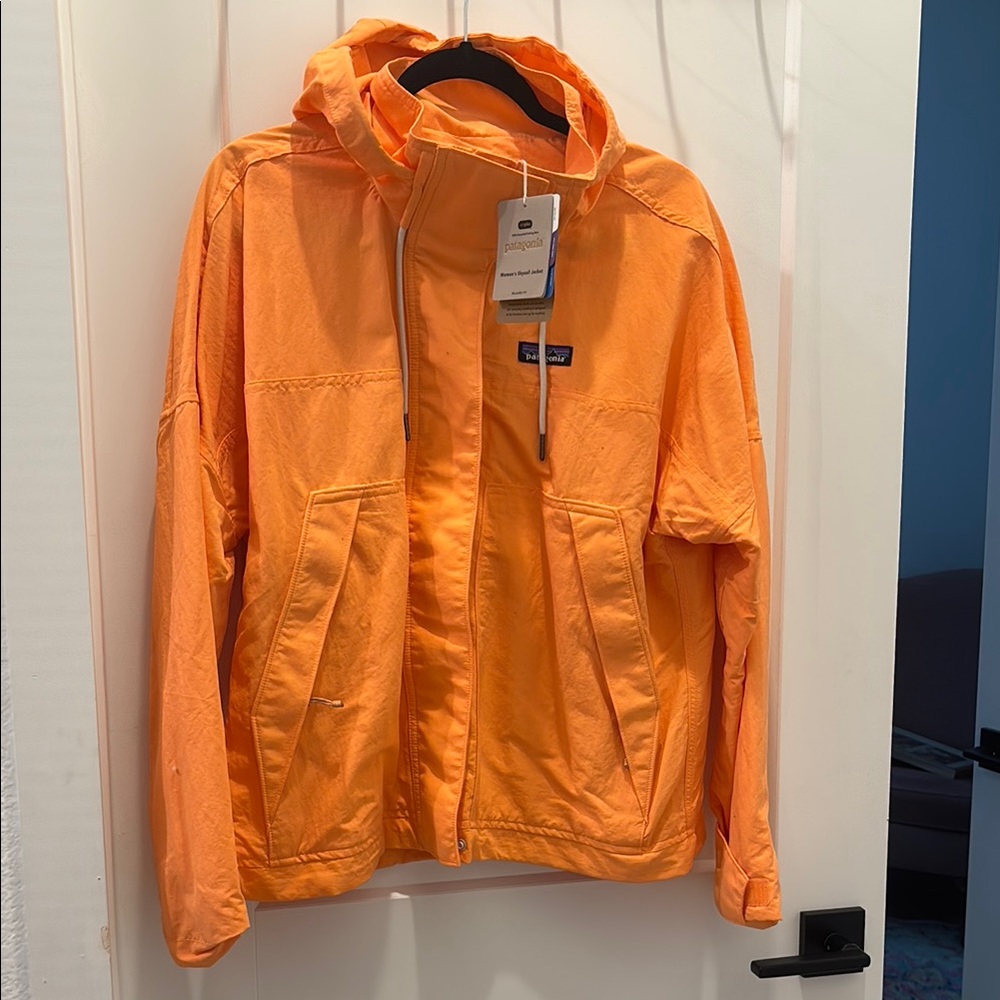 Patagonia Women's Skysail Jacket in Tigerlily Orange